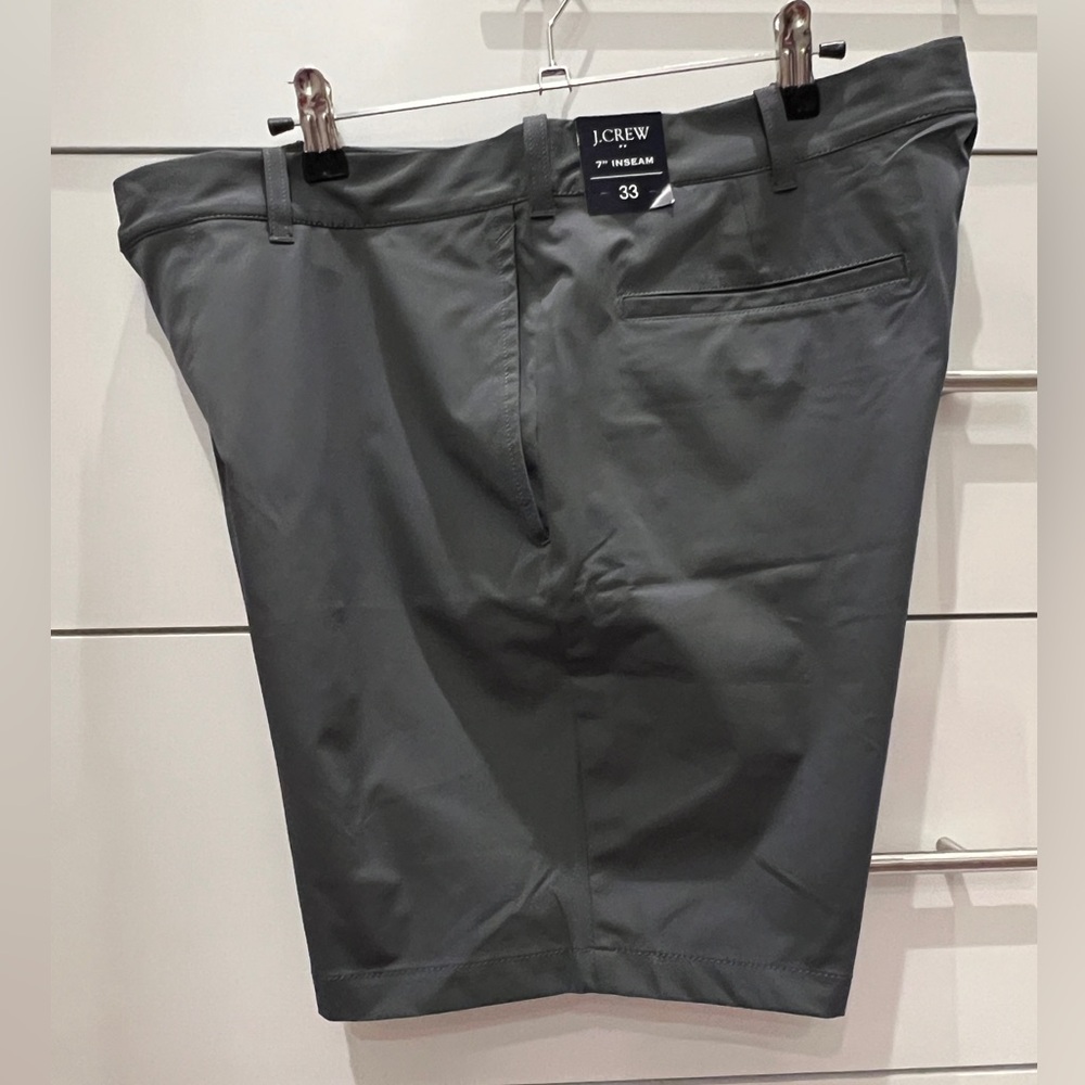 NWT Men’s J.Crew Factory Dark Gray Tech Casual Shorts 7” Inseam - 33” Waist 🩳